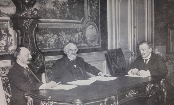Finance Minister Pytor Bark in talks with the French Minister of Finance and David Lloyd George in 1915.